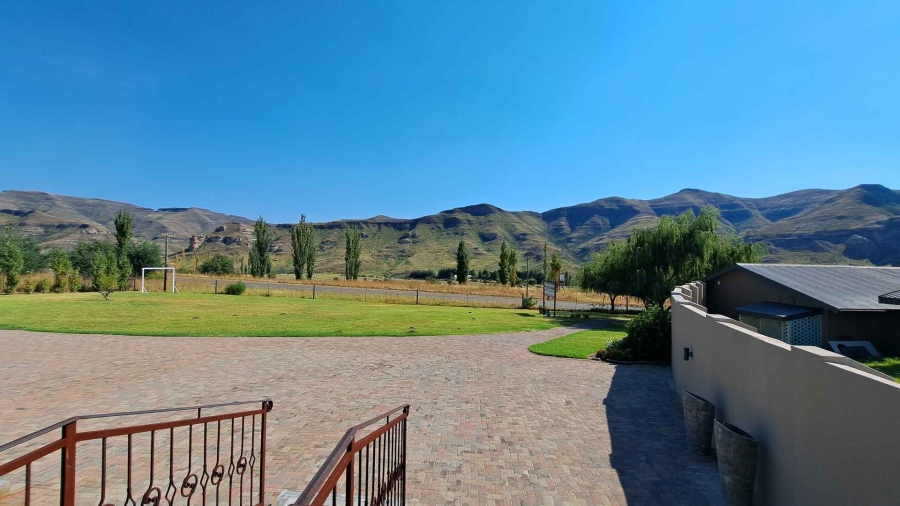 8 Bedroom Property for Sale in Clarens Free State